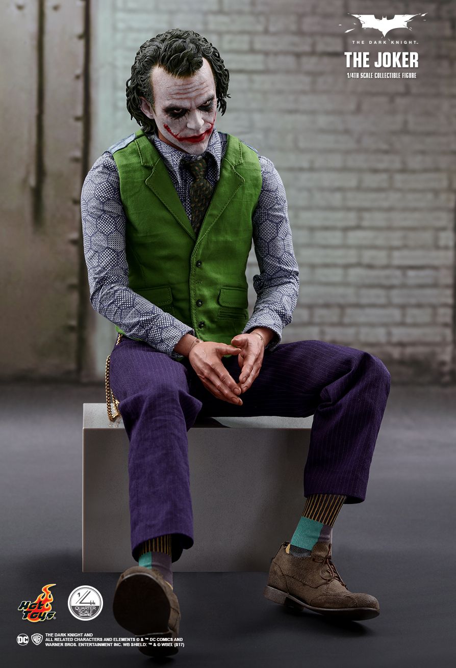 JualHotToys.com Toko JUAL HOT TOYS The Joker Dark Knight Quarter Scale QS010 1/6 Movie Action Figure Harga Murah - MISB Produk Distributor Resmi Jakarta Indonesia